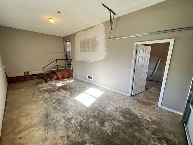 Building Photo - Remodeled 3 Bed Home Near Downtown Raleigh