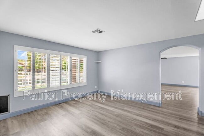 Building Photo - 1575 S Pennington Dr