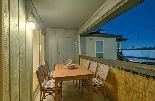 Building Photo - 9009 Richmond Ave.