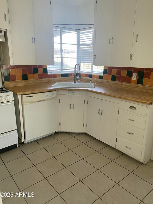 Building Photo - 318 W Georgia Ave