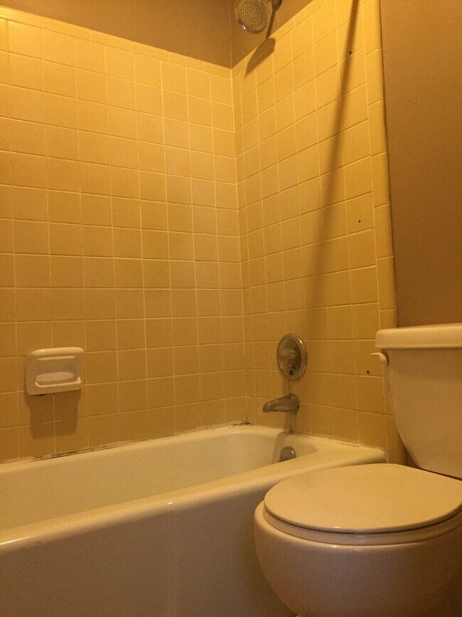 Building Photo - 114 Greenbriar Trail