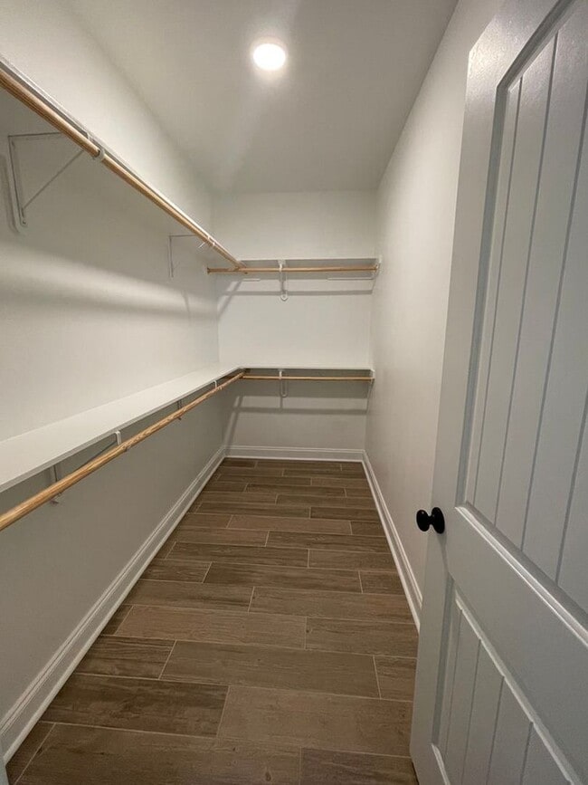 Building Photo - 3 Bedroom, 2 bathroom in Twin Beech Estate...