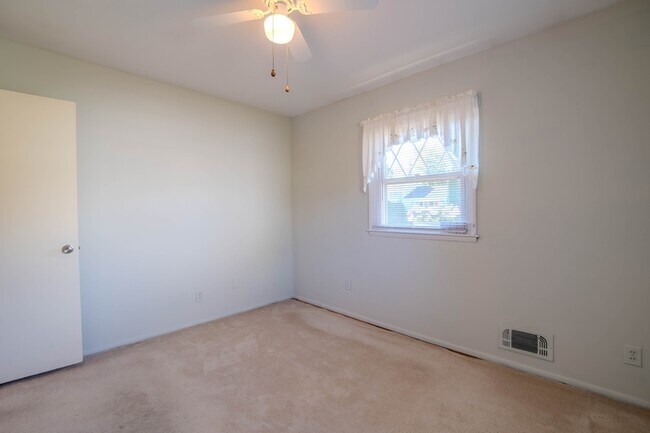 Building Photo - 6 Hammen Ave