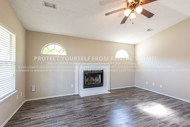 Building Photo - 3031 W Essex Dr
