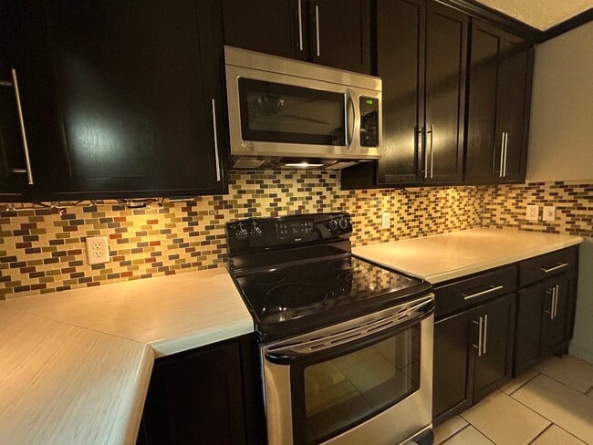 Building Photo - 5420 E 1st St N