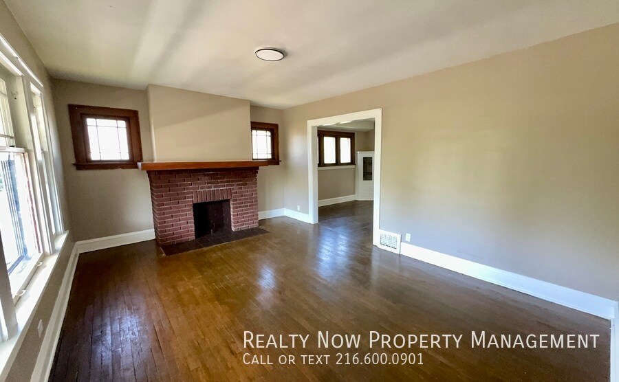 Building Photo - 949 Helmsdale Rd