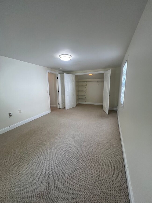 Building Photo - 3 Bed, 1.5 Bath Near U of R, Strong & Coll...