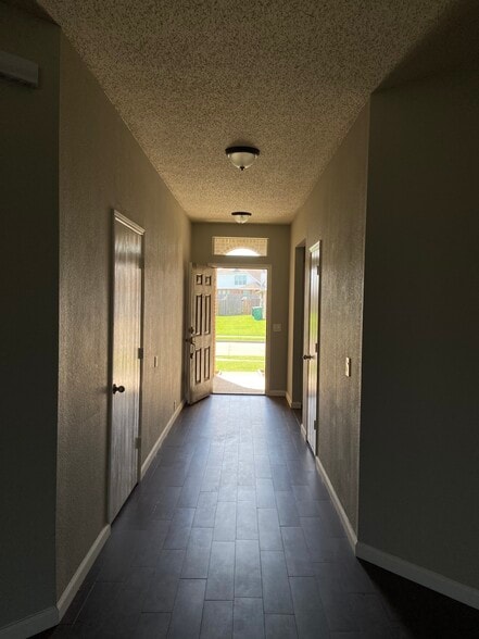 Building Photo - 1510 Shady Shores Dr