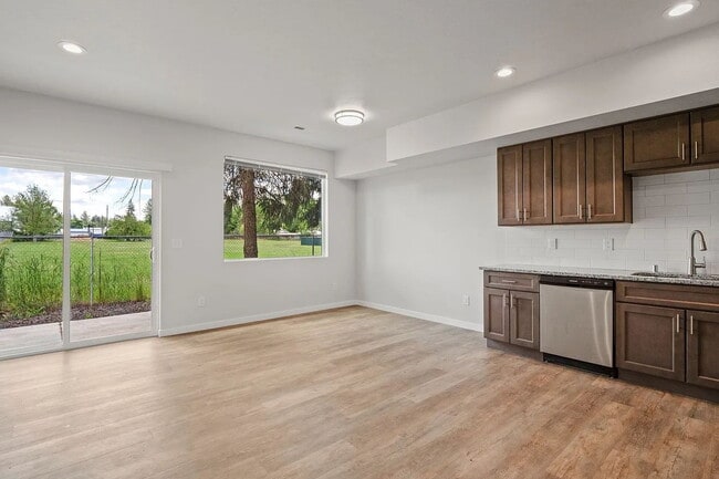 Building Photo - "Spacious 3-Bedroom Duplex Retreat on Park...