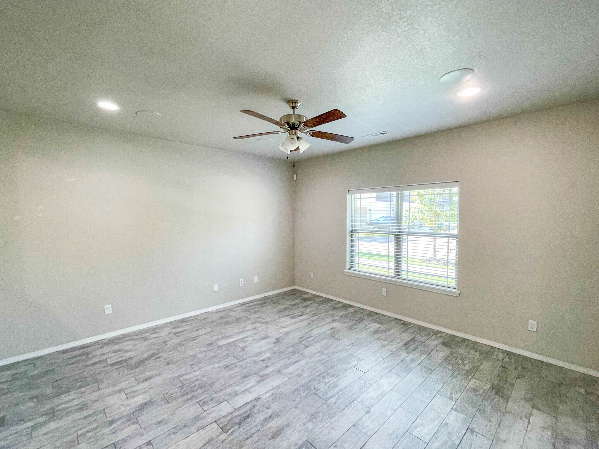 Building Photo - 4175 W Santa Maria Ln