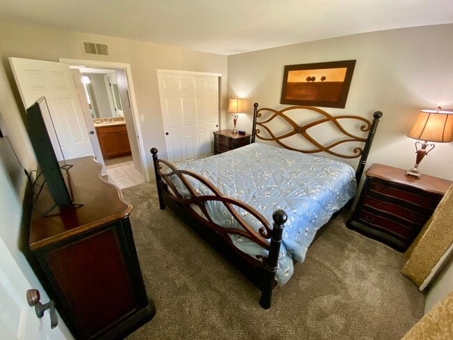Building Photo - Furnished Scottsdale One Bedroom Condo For Long or Short Term (Min 3 Months)