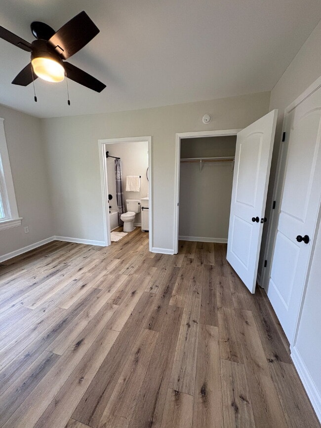 Building Photo - Stand alone home in Madison Heights close to everything.