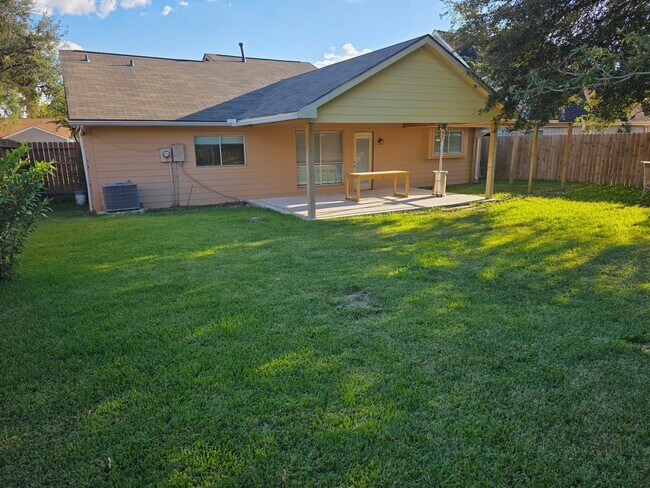 Building Photo - 13514 Klamath Falls Dr
