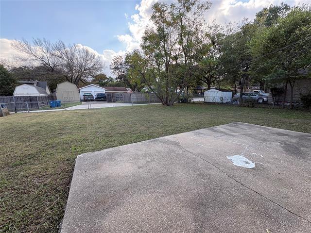 Building Photo - 828 Misty Glen Dr