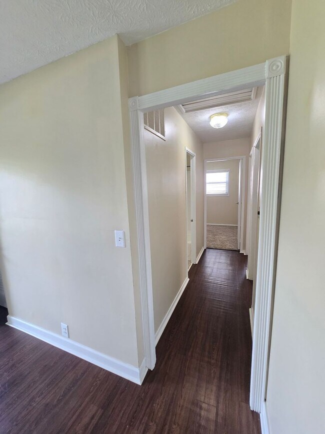 Building Photo - YOU CAN STOP YOUR SEARCH! Jeffersontown / Jtown Rental with 3 Bedrooms, 1 Full Baths, Ranch, 1 Ca...