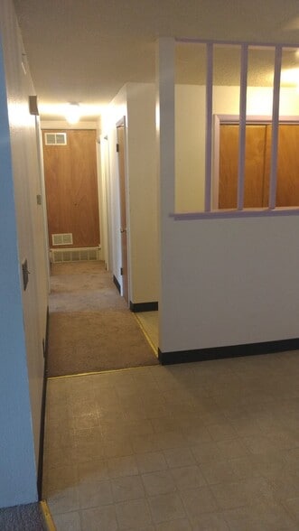 Building Photo - 1612 Cottonwood Dr