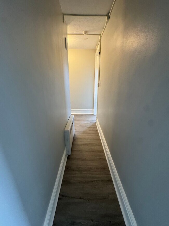 Building Photo - 810 Amity St