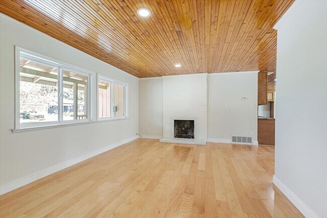 Building Photo - Family Home and In-Law Unit for Rent