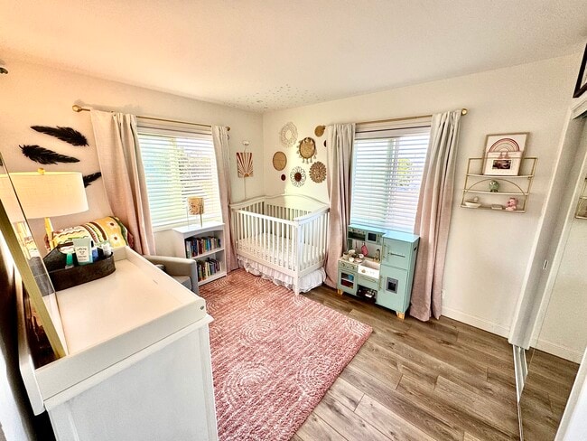 Building Photo - 1824 Mendota St