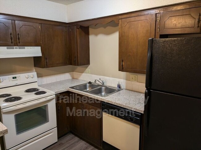 Building Photo - 5801 Woodson Dr