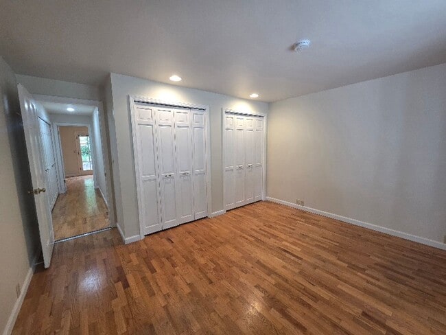 Building Photo - Private 4 Bedroom / 2.5 Bath Bridle Trails Acerage Property