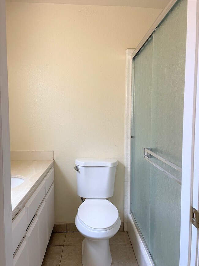 Building Photo - Open and Spacious 2 Bedroom, 1 Bathroom Apartment in San Pedro