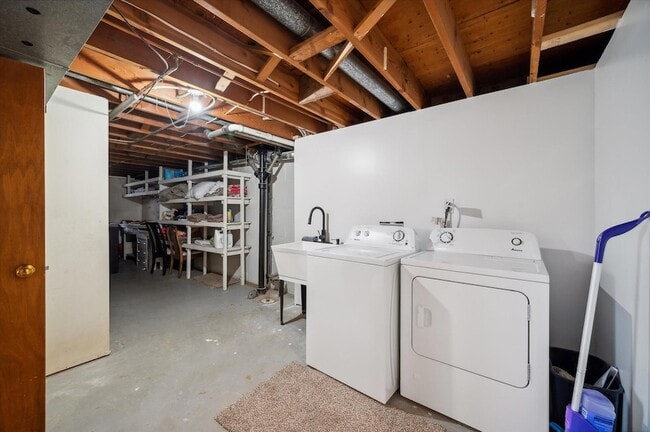 Building Photo - 8213 Quinn Rd