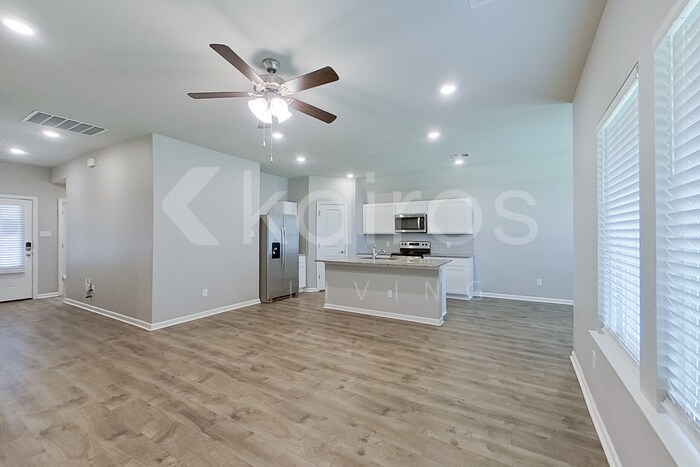 Building Photo - 200 Yardley Ct