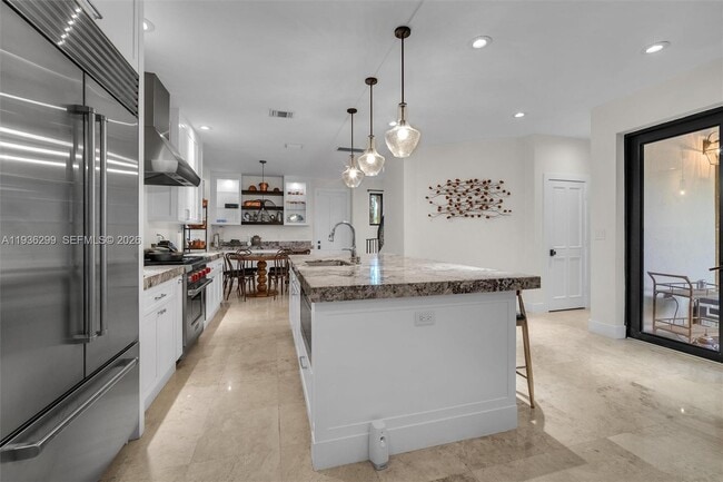 Building Photo - 627 Alcazar Ave