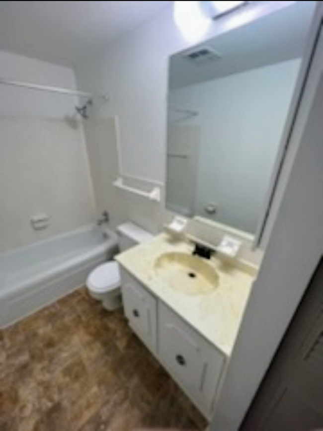 Upstairs Bathroom - 2943 Derr Rd