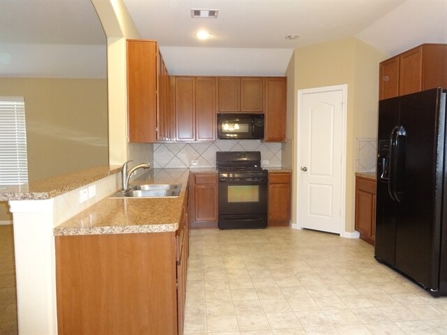 Building Photo - 28606 Lockeridge Farms Dr