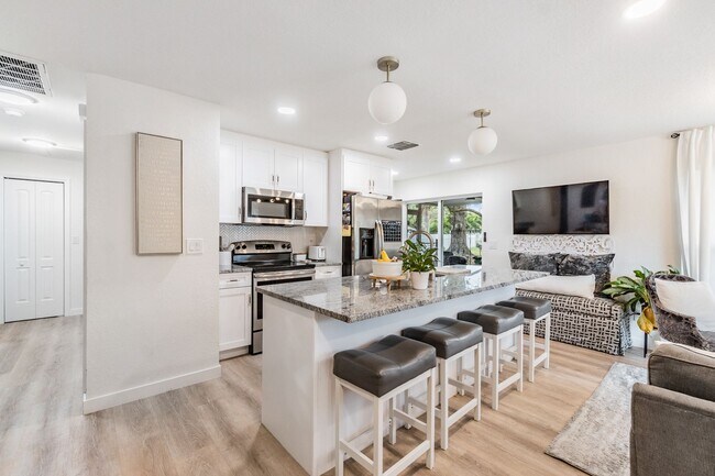 Building Photo - 1813 Chinaberry Dr