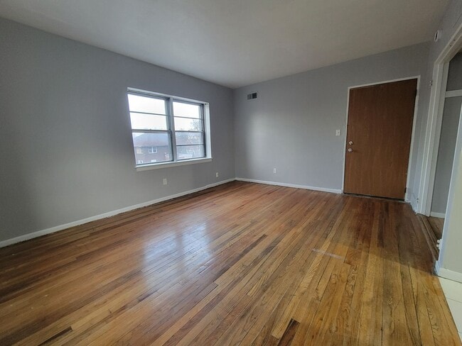 Building Photo - 1 bed apartment