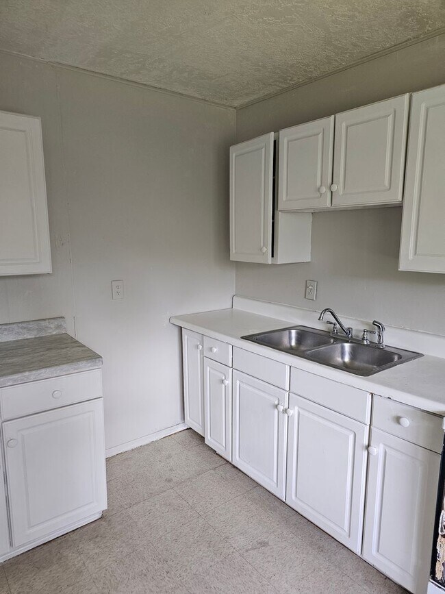 Building Photo - 4 Sided Brick 3 BR Home