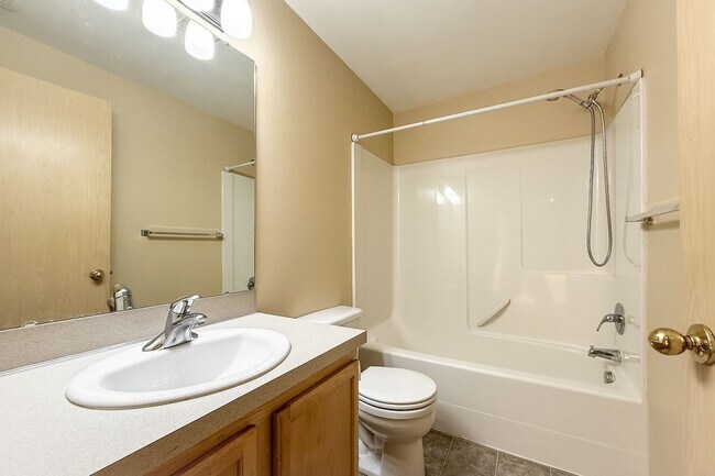 Building Photo - South Richland 4-Bedroom Home With Large Backyard