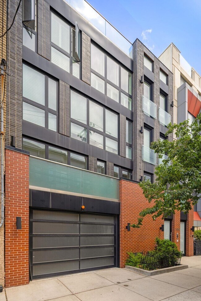 Building Photo - 705 Clinton St