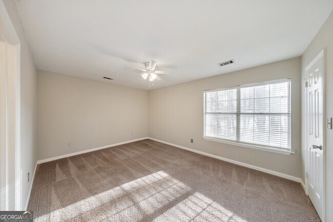 Building Photo - 2045 Fairways Ct