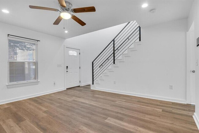 Building Photo - 6211 Manor Rd
