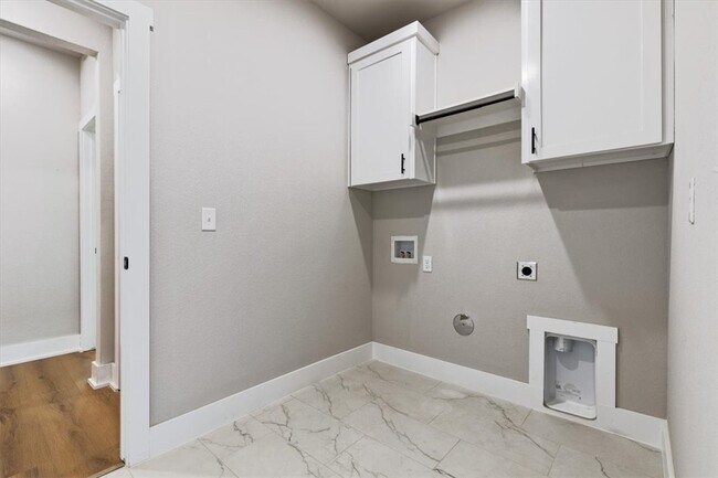 Building Photo - 7005 SW High Meadow Blvd