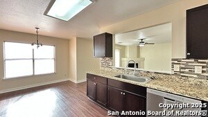 Building Photo - 8018 Chestnut Gate Dr