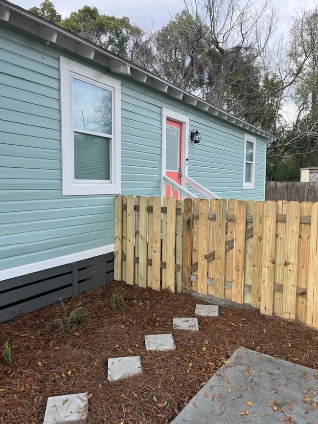 Building Photo - 904 Kentucky St