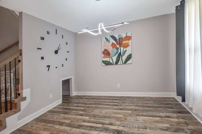 Building Photo - Pet Friendly Three Bedroom!