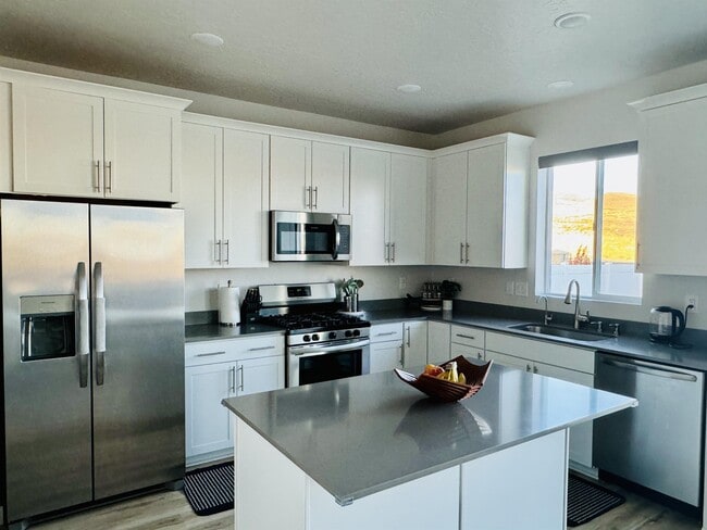 Building Photo - 2687 N Snowberry Dr