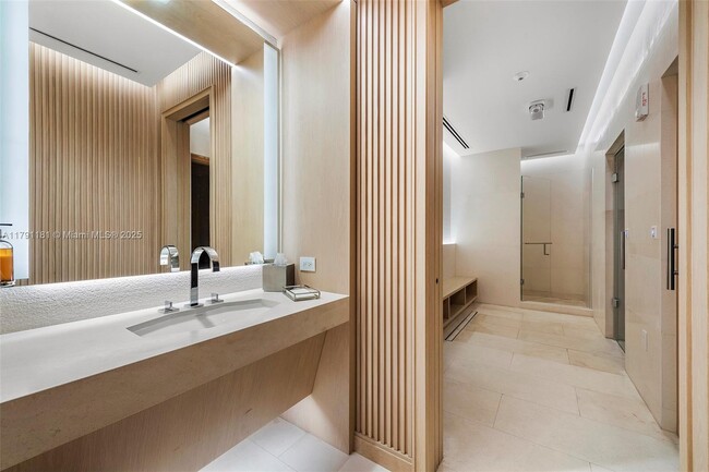 Building Photo - 7055 Fisher Island Dr