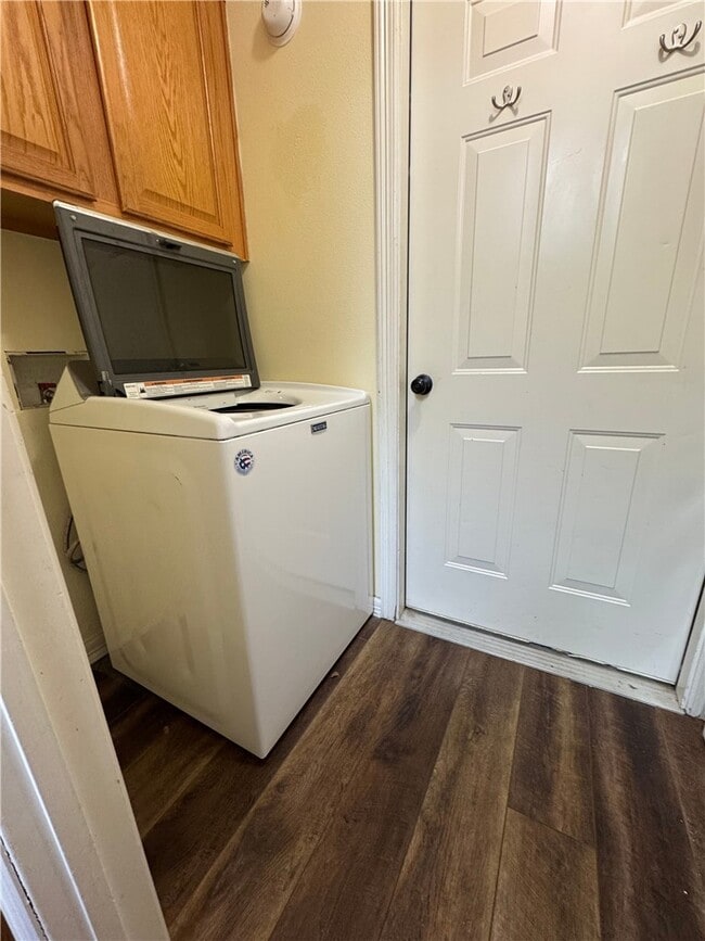 Building Photo - 910 NW A St