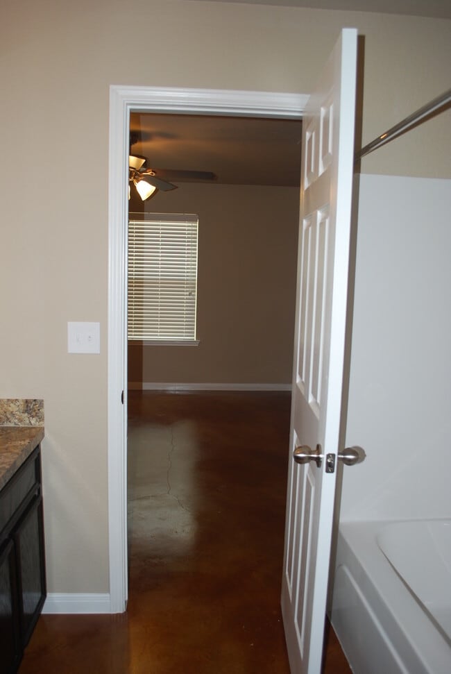 Building Photo - 1512 Dakota Ter