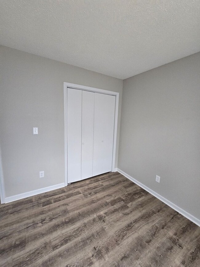 Building Photo - Three Bedroom Ranch Style Home Located in ...