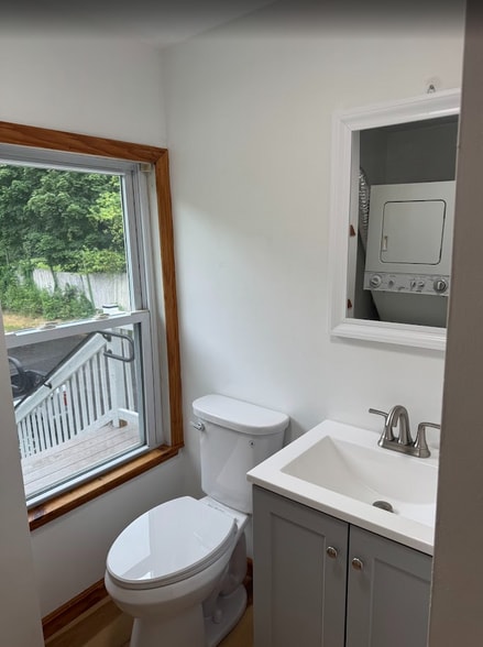 Bathoom - 44 Morgan St