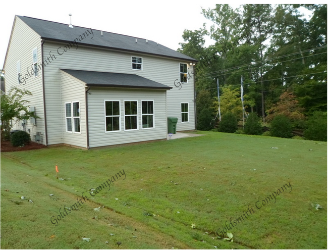 Building Photo - "4-Bed in Greenville - Spacious 2,389 Sq Ft with Fireplace & Hardwood Floors!"