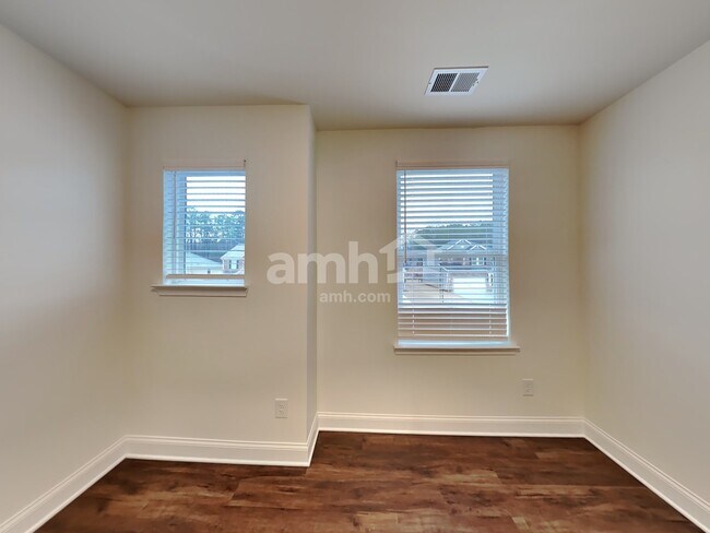 Building Photo - 2003 Windsor Park Ave